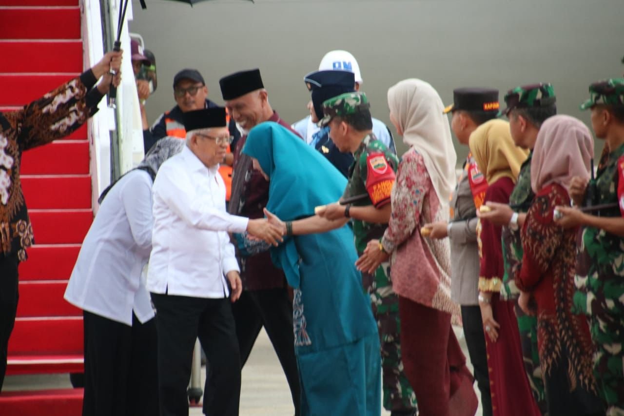 Pangdam I/BB Bersama Forkopimda Sumbar Sambut Kedatangan Wapres RI