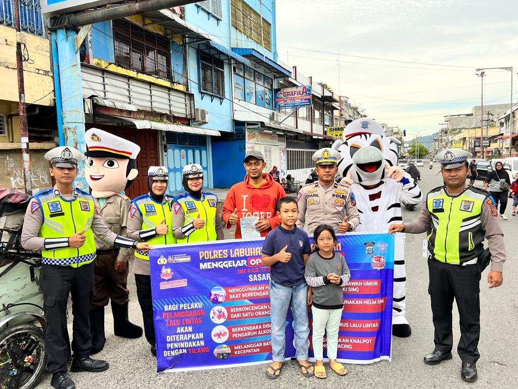 Polres Labuhanbatu Lakukan Penyuluhan Tertib Berlalu Lintas dan Bagikan Brosur