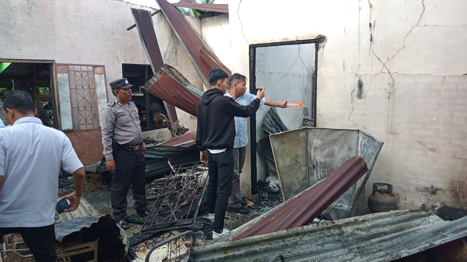 Diduga Hubungan Arus Pendek, Satu Unit Rumah di Sei Bamban Ludes Terbakar