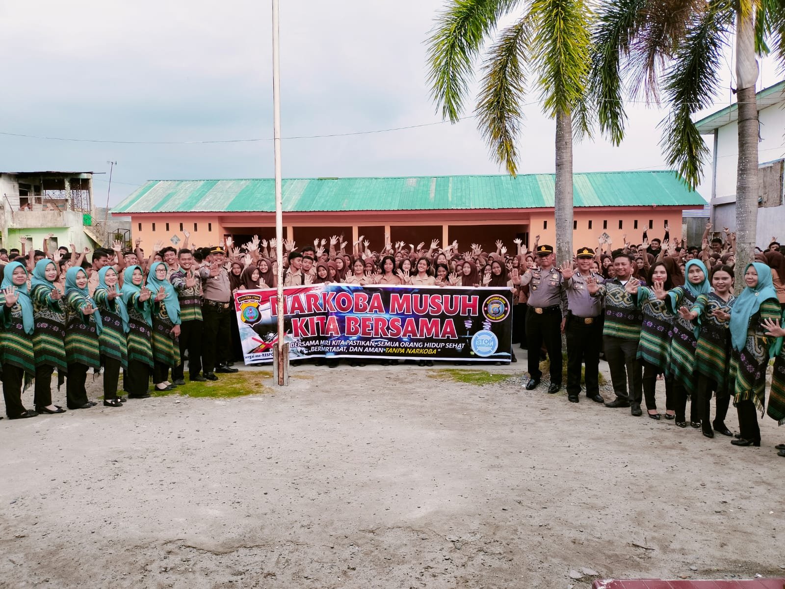 Gaungkan Narkoba Musuh Bersama Dari YP Teladan, Polsek Firdaus Teken Deklarasi Komitmen