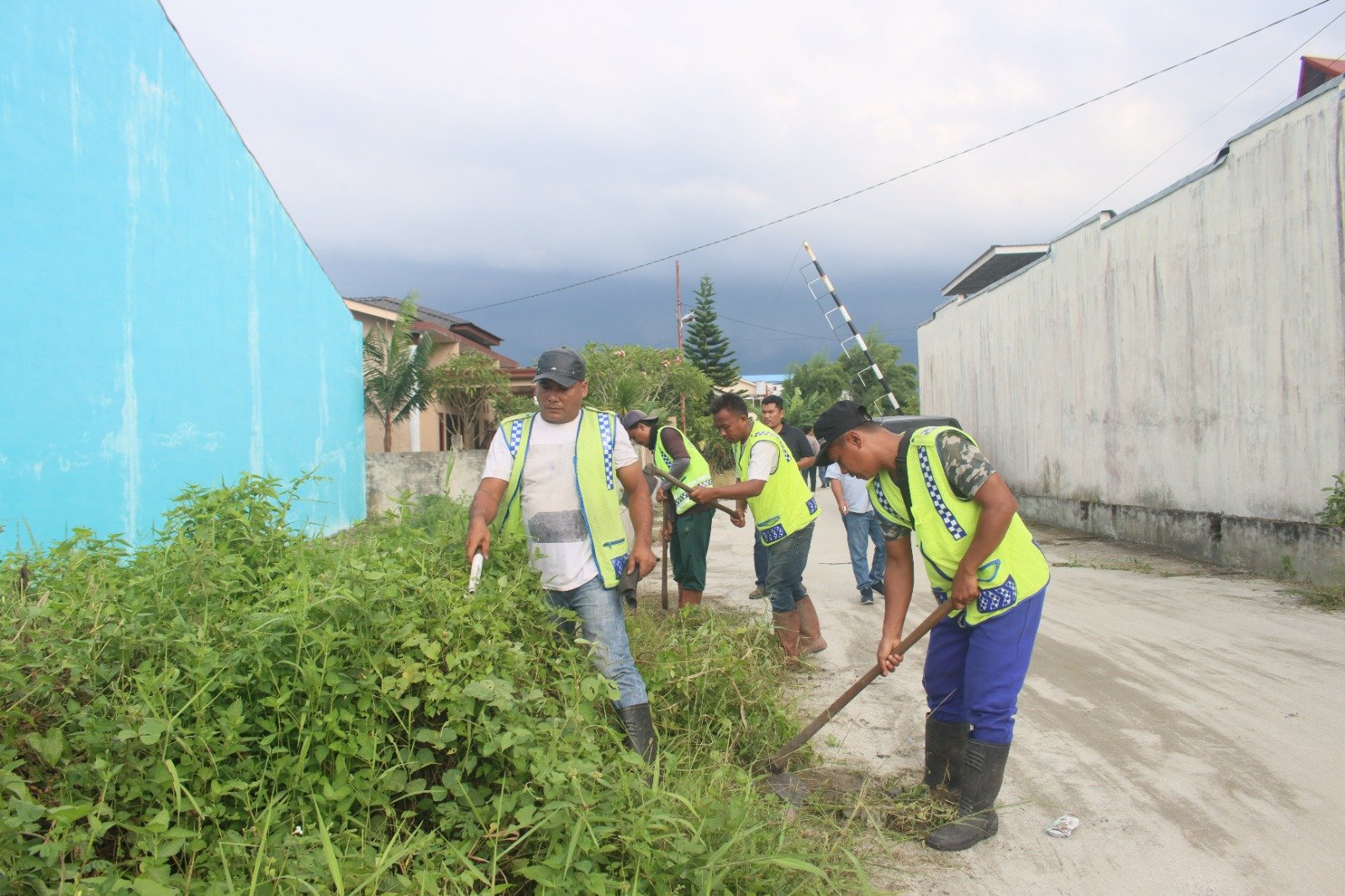Kelurahan Simpang Selayang Gotong Royong Massal Bersama Remaja Permata GBKP Simpang Selayang