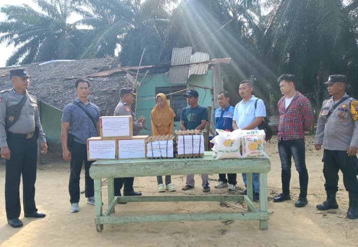 Kapolres Langkat Salurkan Bantuan Bencana Angin Puting Beliung