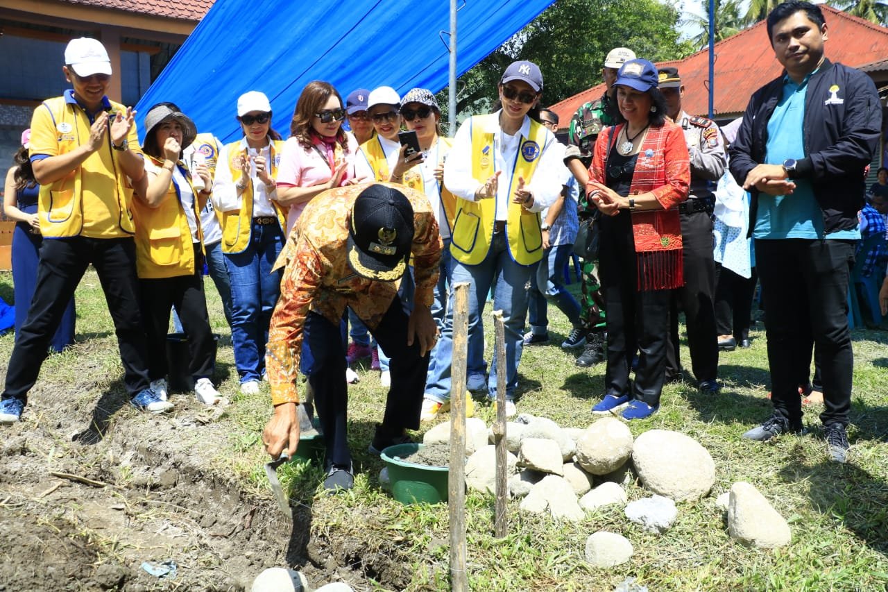 Masyarakat Sigaol Simbolon, Terima Bantuan Pompa Air dari Lions Club Medan Seruni