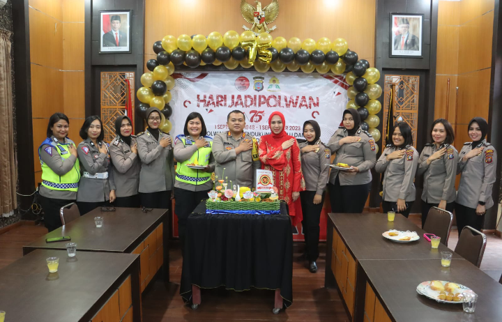 Hari Jadi Polwan ke-75 : Polwan Siap Mendukung Pemilu Damai Menuju Indonesia Maju.