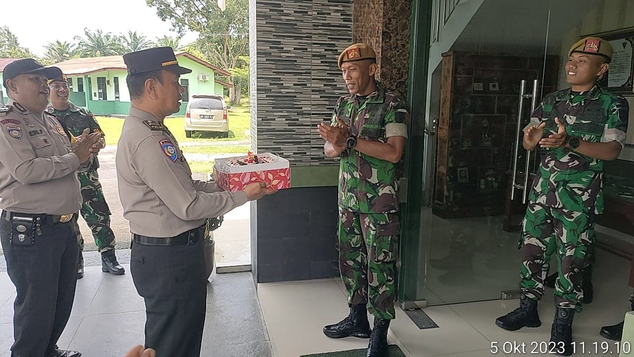 HUT Ke-78 TNI, Polsek Namorambe Beri Surprise ke Yon Armed 2/105 KS dan Koramil 0201-14 PB