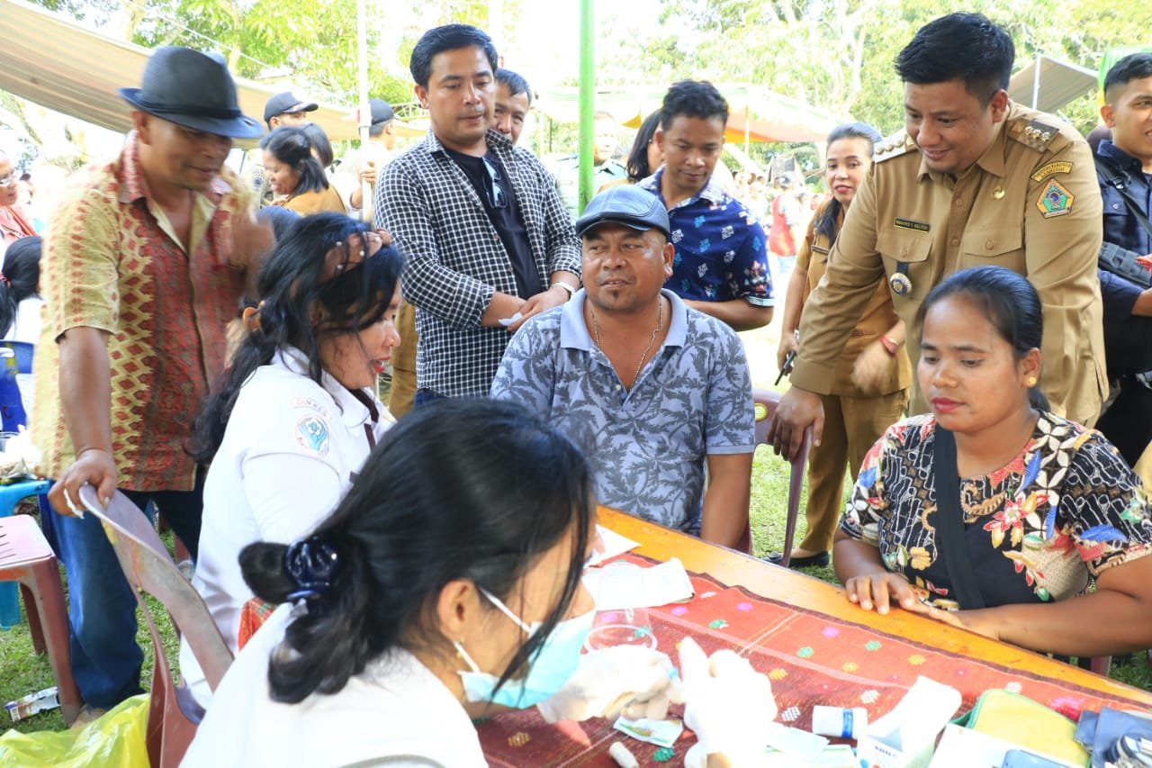 Program Bunga Desa, Masyarakat Dua Desa Minta Alat Berat Serta Sirtunisasi Kepada Bupati Samosir