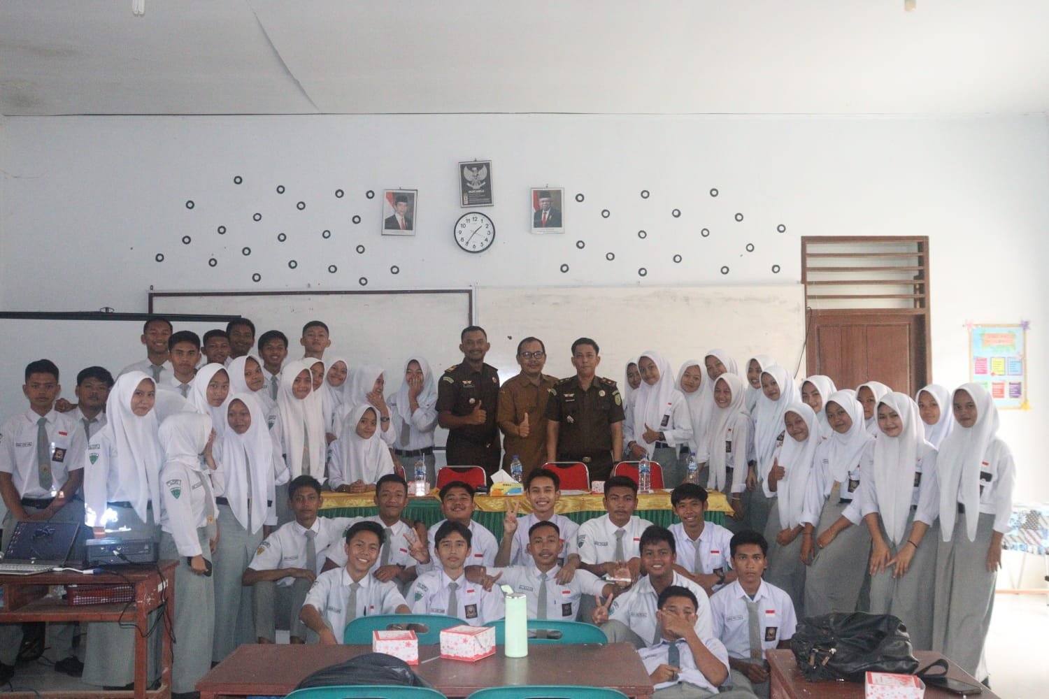 Siswa -Siswi SMAN 1 Wampu Belajar Hukum Melalui Jaksa Masuk Sekolah