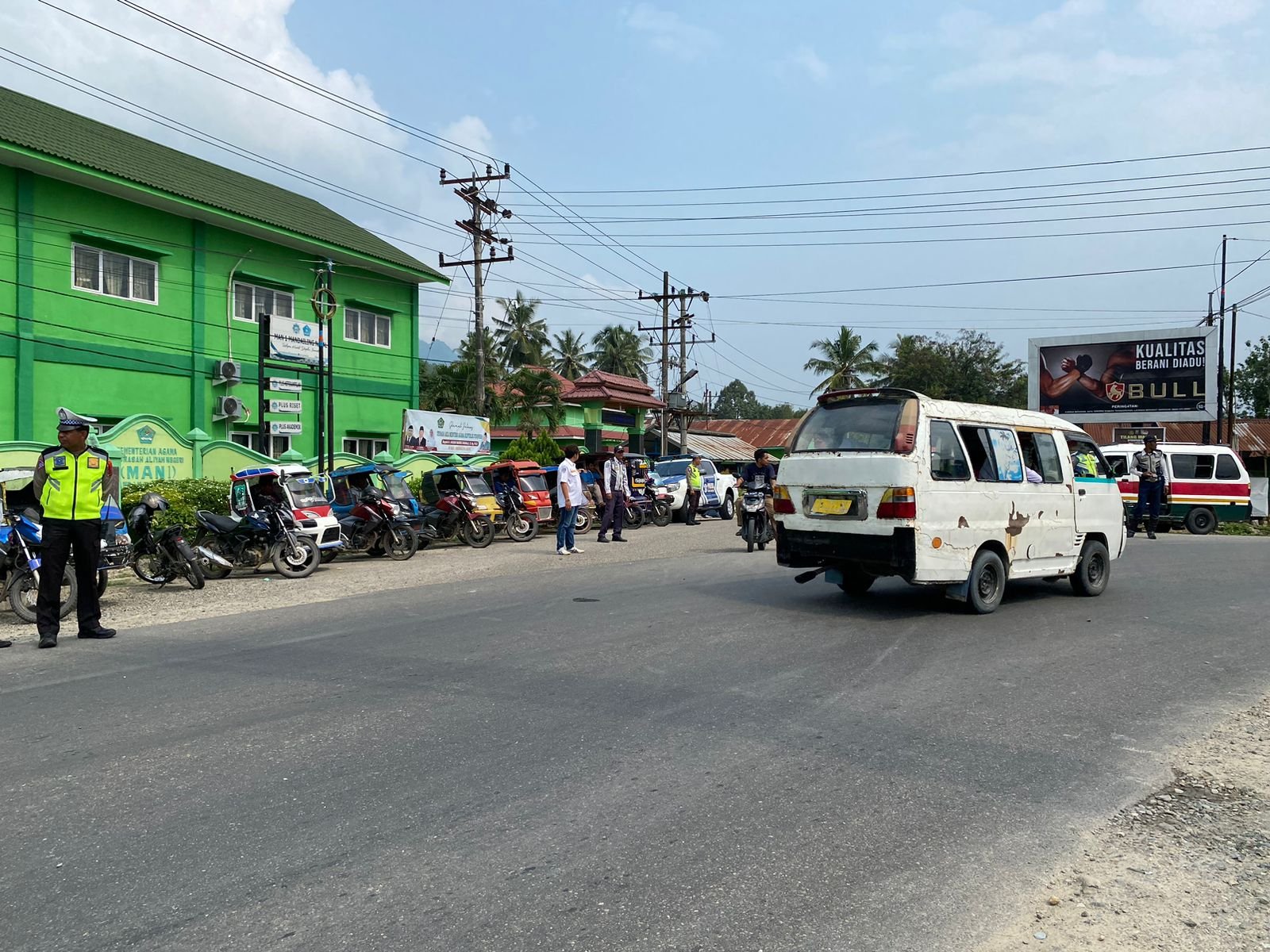 Dishub dan Polantas Polres Madina, Tertibkan Parkir Semrawut