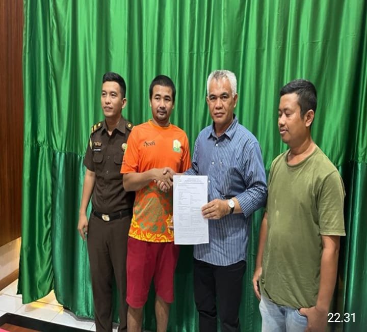 Kejari Langkat Selesaikan Perkara Curi Buah Sawit, Melalui Restorative Justice