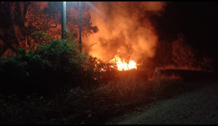 2 Rumah di Dusun VI Desa Timbang Lawan Kecamatan Bahorok Hangus Terbakar