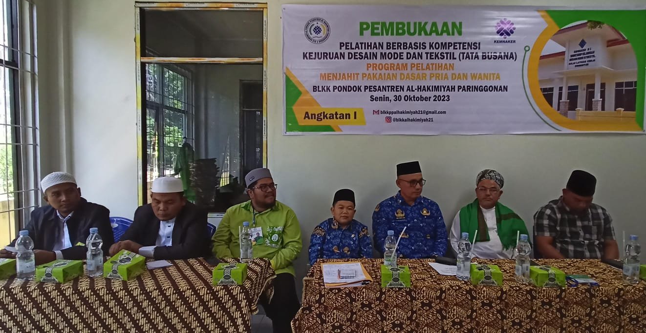 Kadis Naker Palas Buka Pelatihan Menjahit Pakaian di BLKK Ponpes Al-Hakimiyah