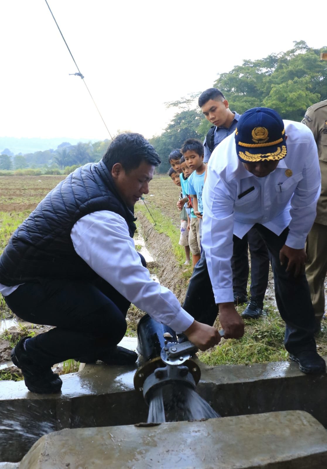 Tingkatkan Produksi Pertanian, Bupati Samosir Resmikan PLTS Pompa Air