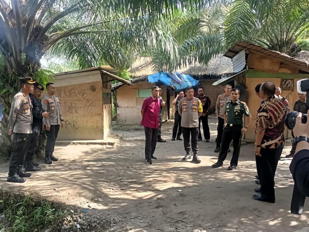 Pangdam I/BB Bersama Kapoldasu Gerebek Sarang Narkoba Tj. Pamah Namo Rube Julu