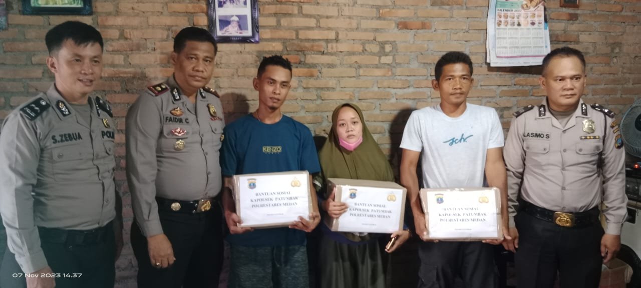 Polsek Patumbak Serahkan Bantuan Kapolrestabes Kepada Keluarga Korban yang Tewas Akibat Tawuran