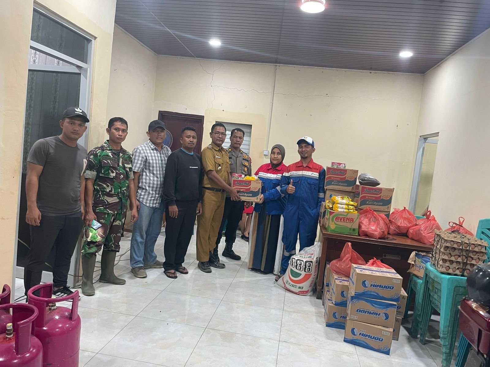 Pertamina Patra Niaga Sumbagut Bantu Sembako Dapur Umum Warga Terdampak Ilegal Tapping Pipa Penyalur BBM