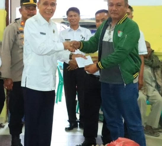 Wakil Bupati Samosir Kunjungi Pengungsi Banjir Bandang