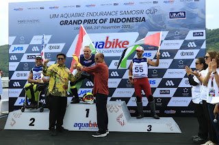 Bupati Bersama Wabup Samosir Serahkan Hadiah Juara Aquabike World Championship 2023