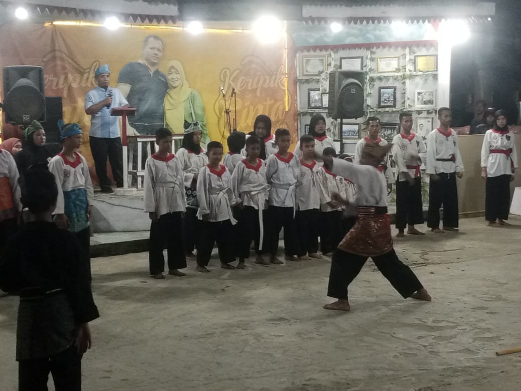 Bantu Korban Kebakaran, Keripik Cinta Mas Hendro Bersama Rekan Media dan MD KAHMI Langkat Gelar Konser Amal