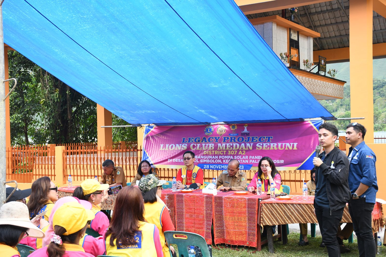 Wabup Samosir Presiden LIONS CLUB Medan Seruni DISTRICT 307A2 Resmikan Pompa Air Solar Panel