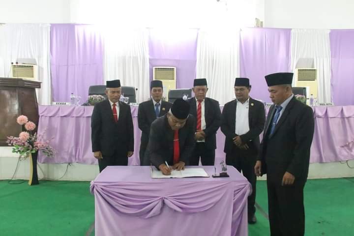 DPRD Sahkan Perda APBD TA 2024 Palas