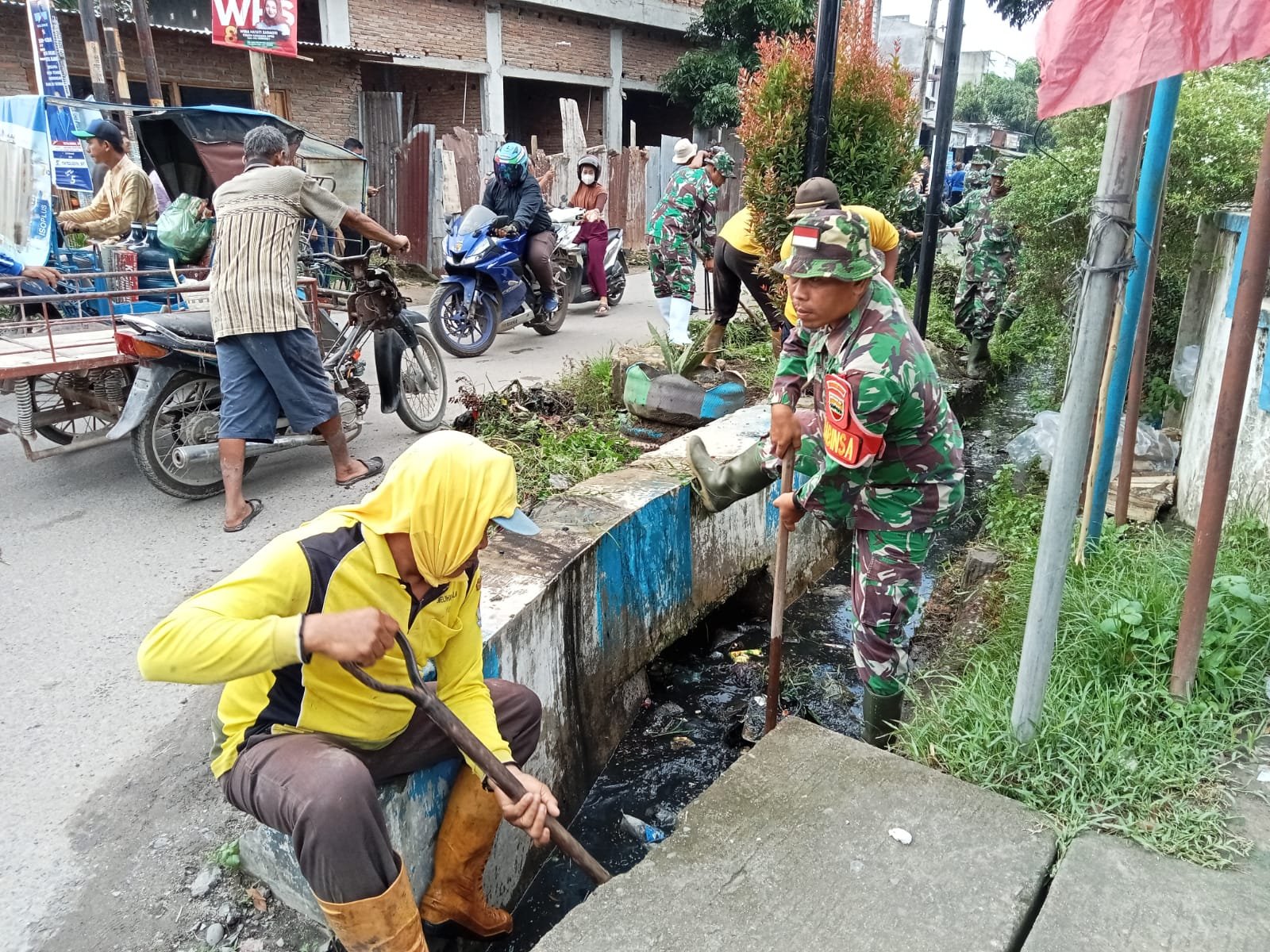 Tanggap Bencana, Kodim 0204/DS Laksanakan Program Karya Bakti TNI 2023