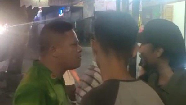 Beredar Di Medsos, Caleg PDIP Efin Romulo Naibaho Mengamuk dan Banting Toa Mahasiswa Unika saat Orasi