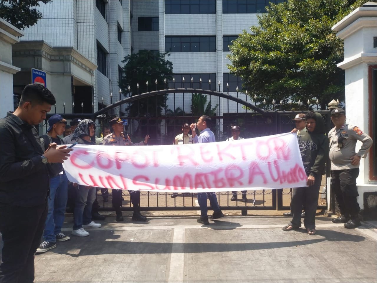 JMI Gelar Aksi di Kemenag RI