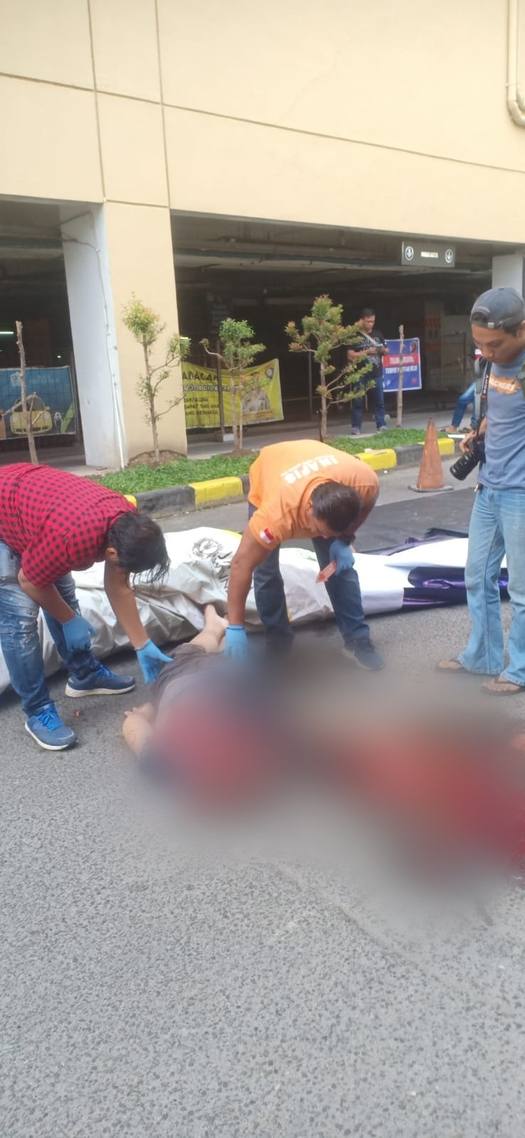 Pria Lompat dari Lantai 5 Tempat Perbelanjaan