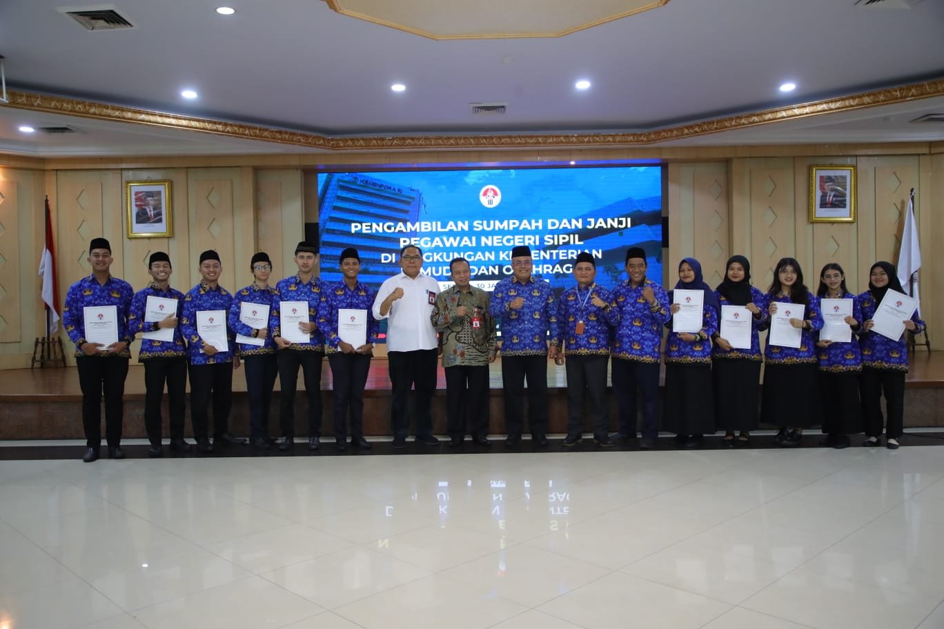 Sesmenpora Ambil Sumpah & Janji 11 PNS Alumnus STAN di Lingkungan Kemenpora