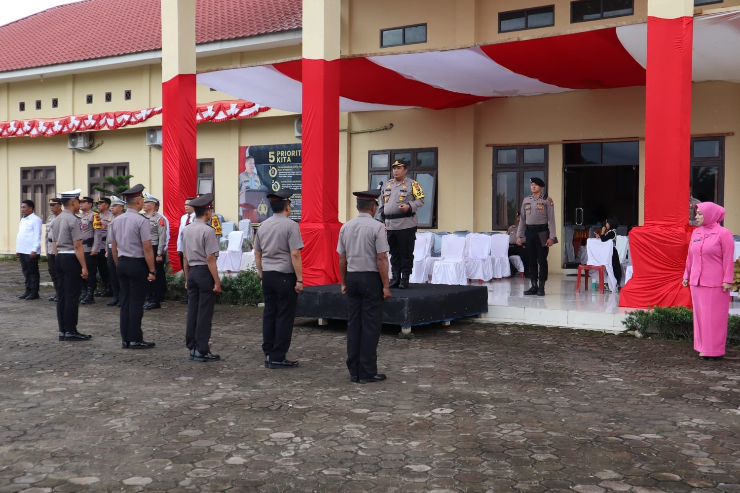 Kapolres Palas Pimpin Kenaikan Pangkat 13 Personil