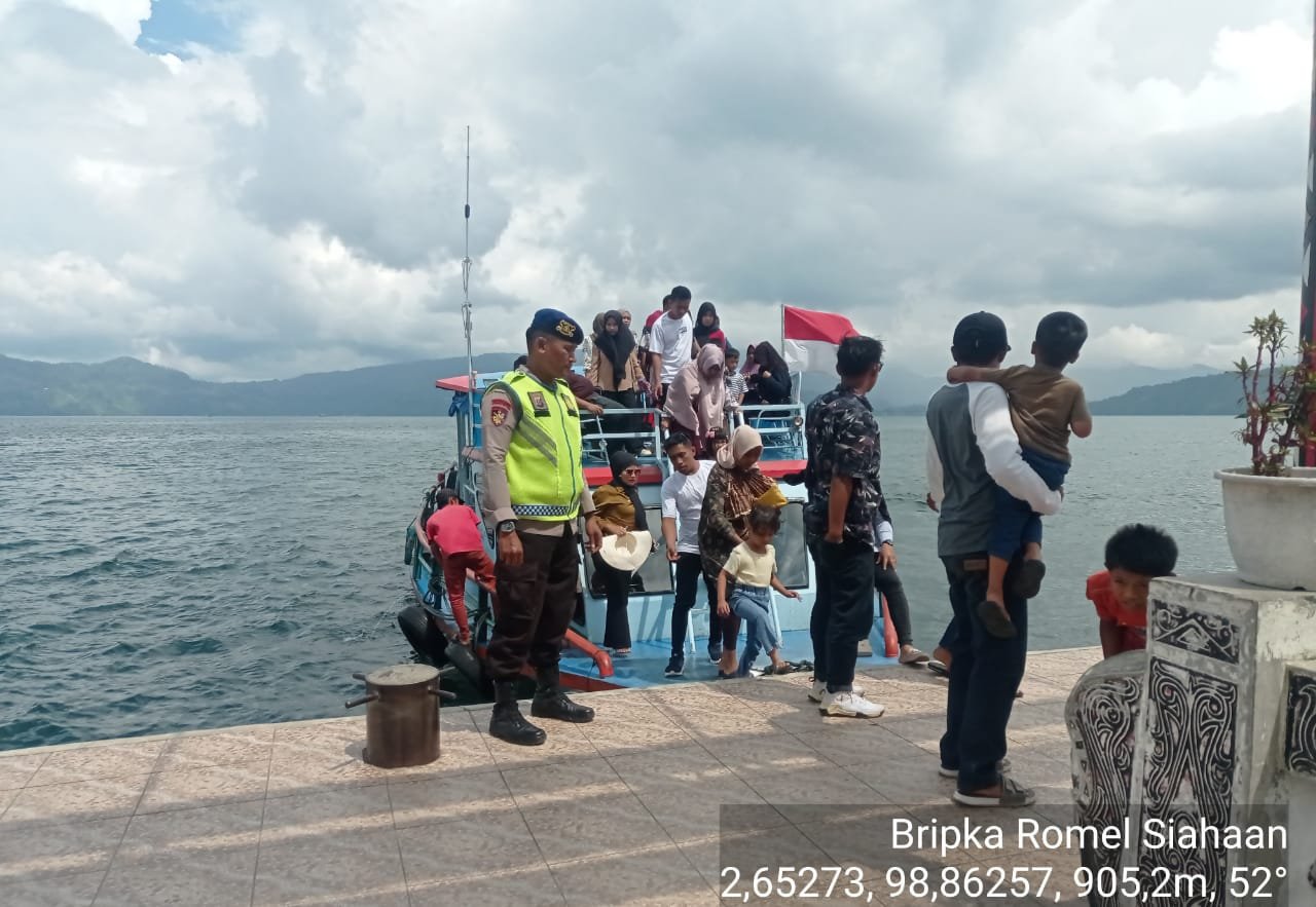 Polres Samosir Gelar Patroli Dialogis di Pelabuhan Tomok