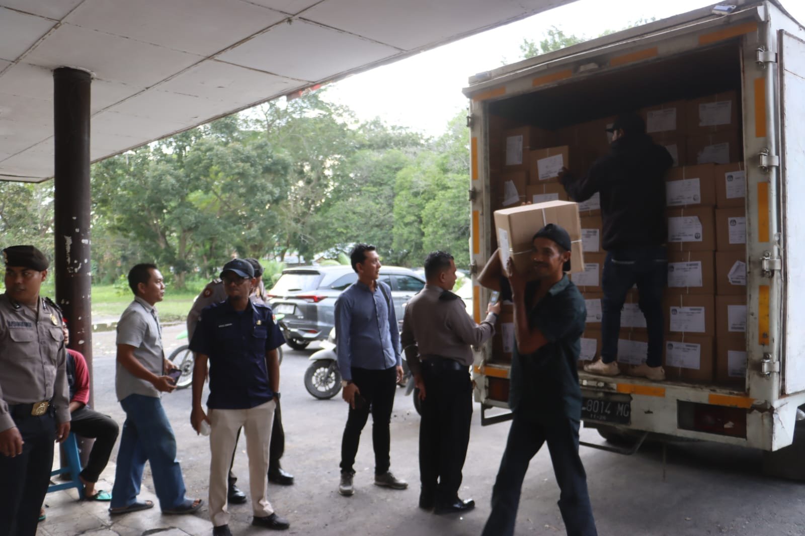 Polres Langkat Lakukan Pengamanan Pendistribusian Logistik Pemilu