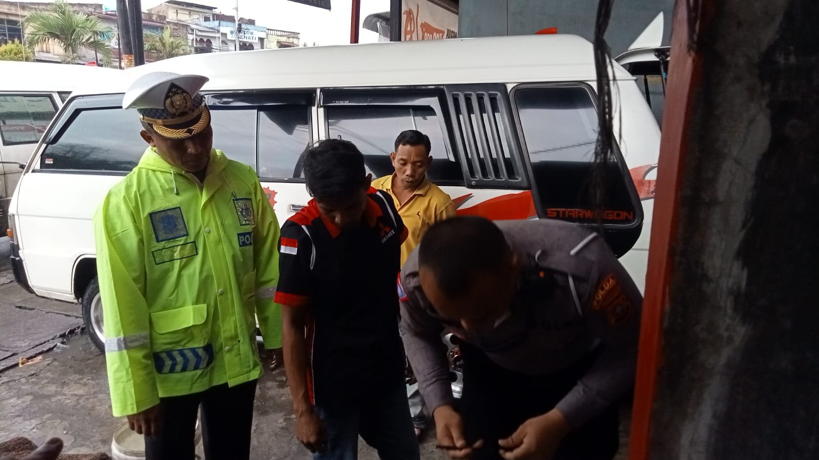 Ditlantas Polda Sumut, Tindak Tindak Angkutan Umum Mangkal di SM Raja
