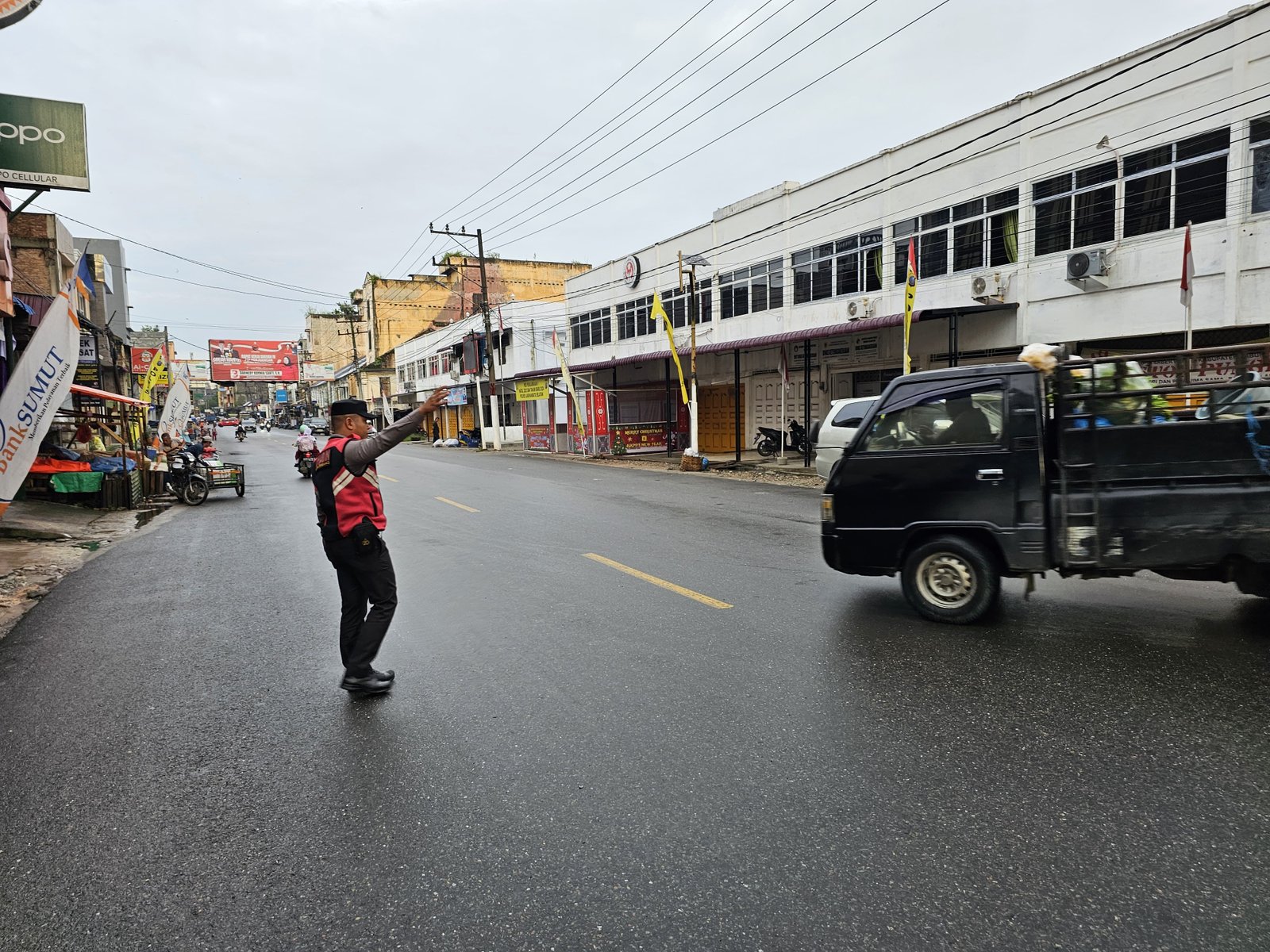 Polsek Kota Pinang Lakukan Strong Point dan Gatur Lalin Pagi