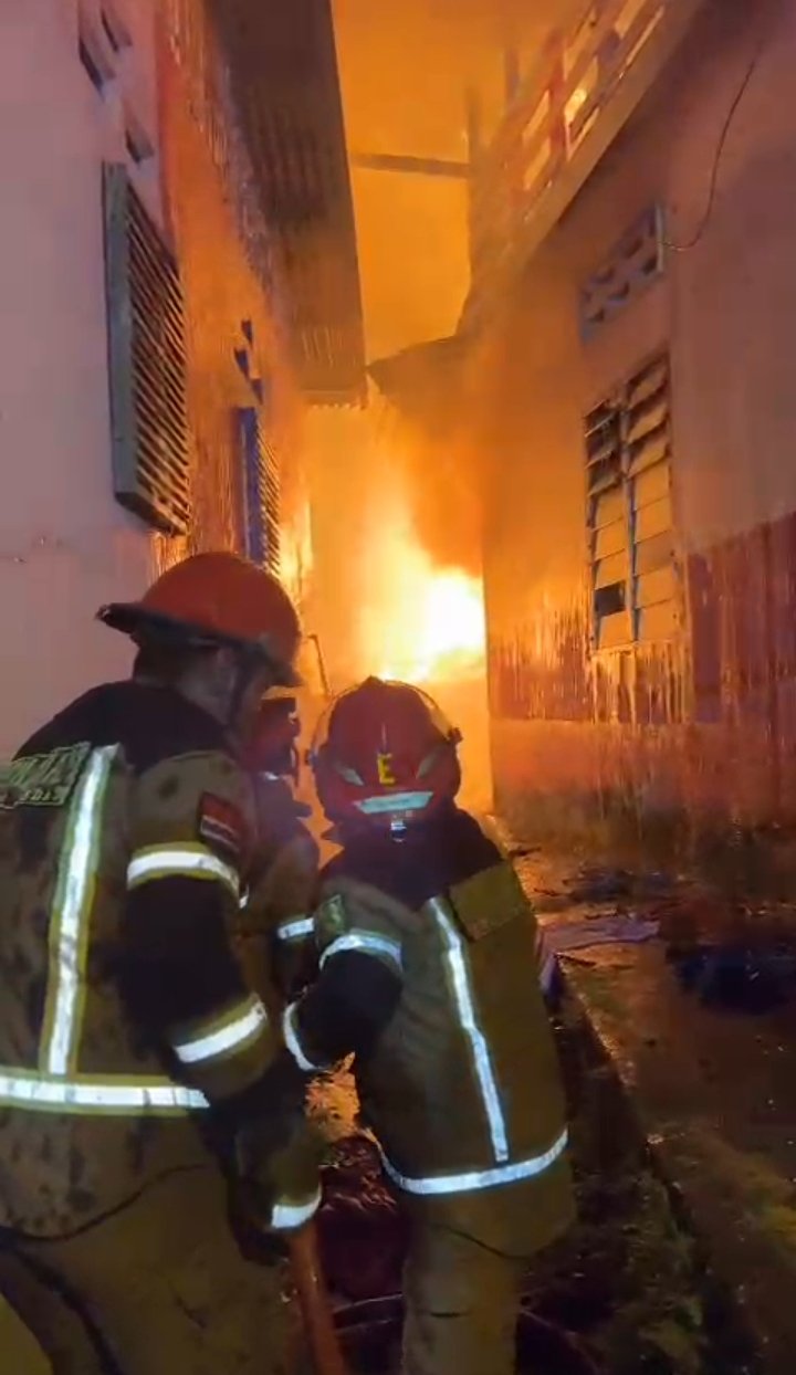 4 Unit Rumah Terbakar di Patimura, 1 Rumah Wartawan