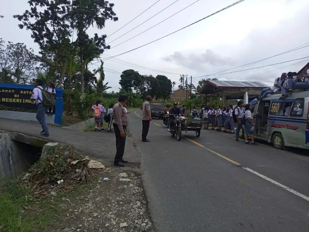 Polsek Munte Laksanakan Strong Point, Saat Jam Masuk Sekolah