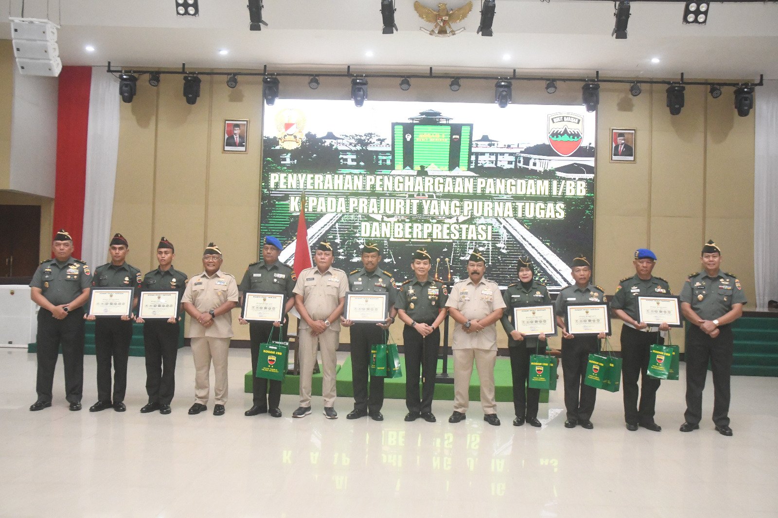 Pangdam I/BB Sampaikan Atensi Panglima TNI dan Pimpin Wisuda Purna Bakti