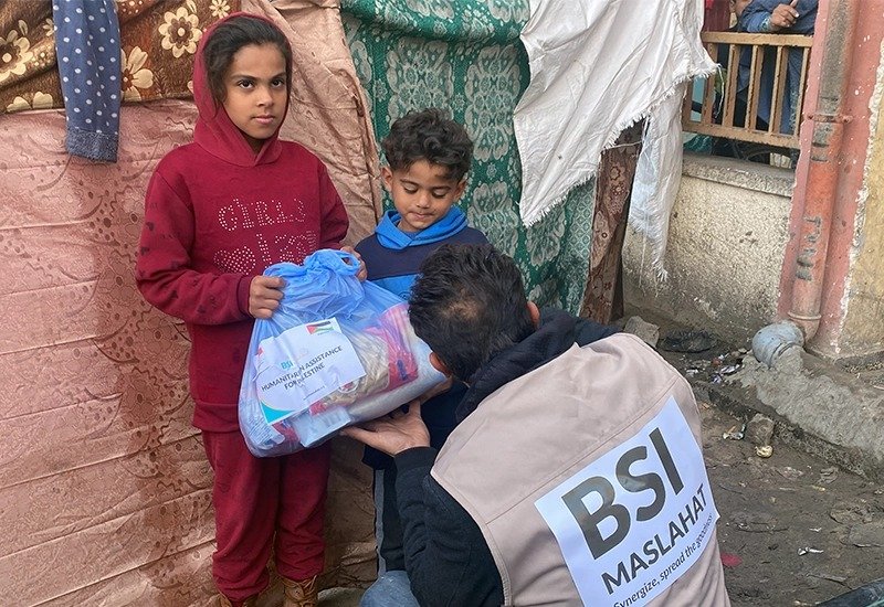 BSI Maslahat Salurkan Bantuan Musim Dingin, Makanan Hangat dan Siap Saji Untuk Rakyat Palestina