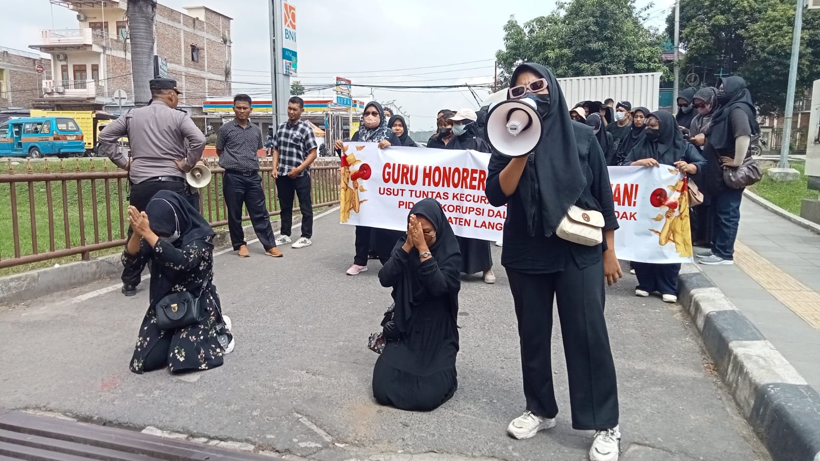Ratusan Guru Honor di Langkat Minta Polda Sumut Usut Panitia PPPK