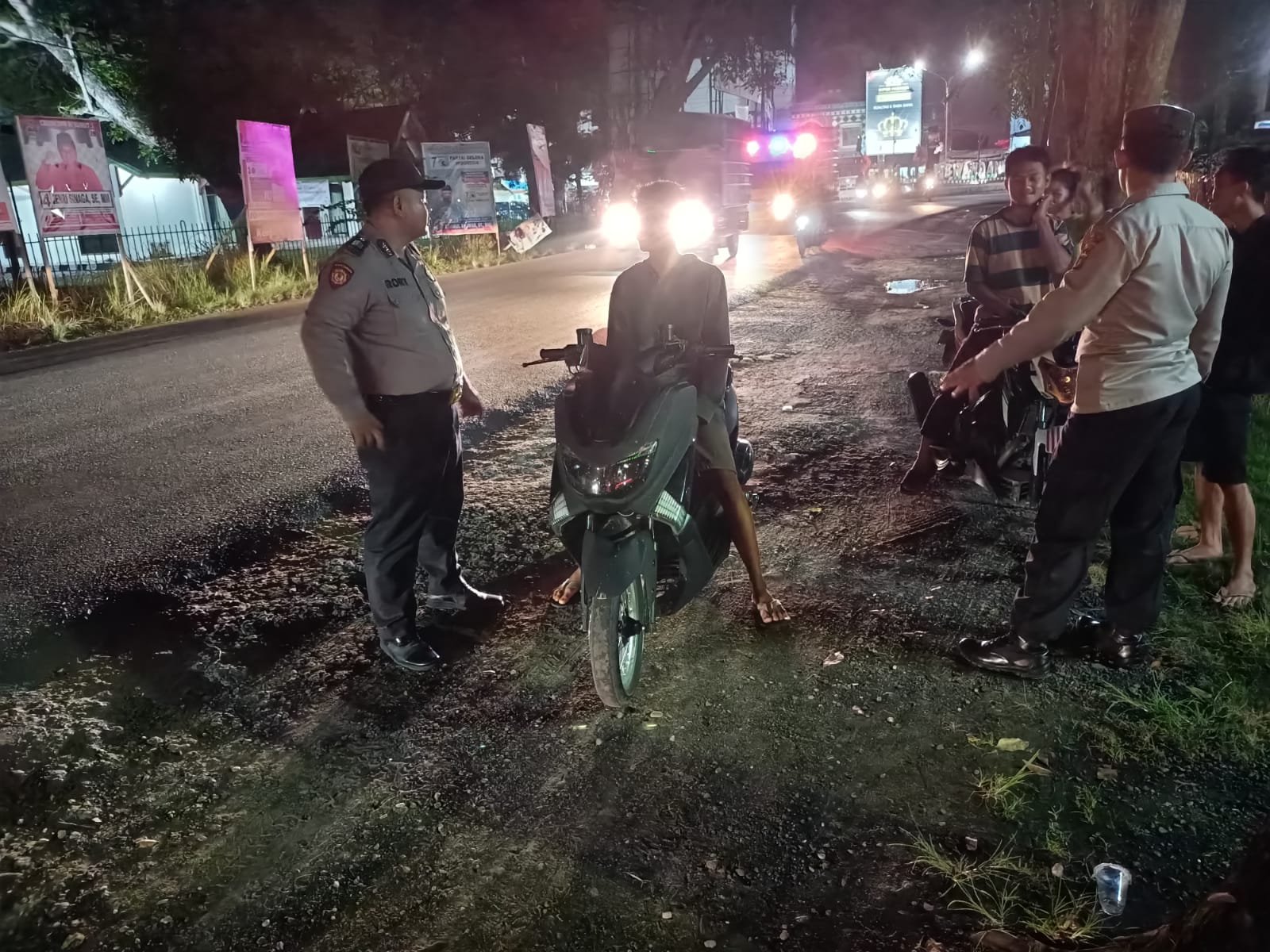 Personel Polsek Pangkalan Susu Sambangi Warga Malam Hari, Bentuk Pembinaan Kamtibmas,