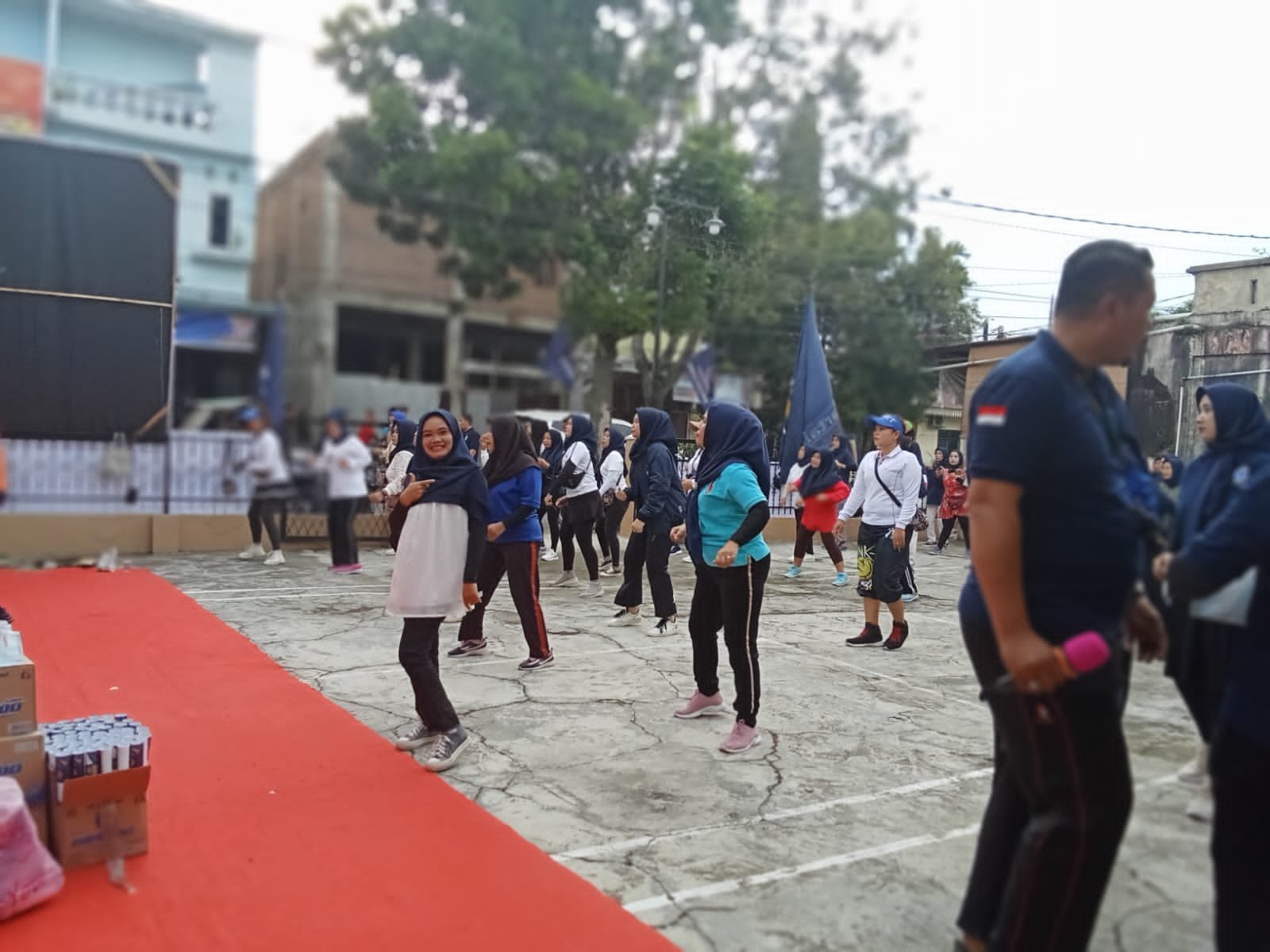 Vivi Eka Sari Teja Caleg DPRD Medan Dapil 4, Senam Pagi dan Gerak Jalan Bersama Warga