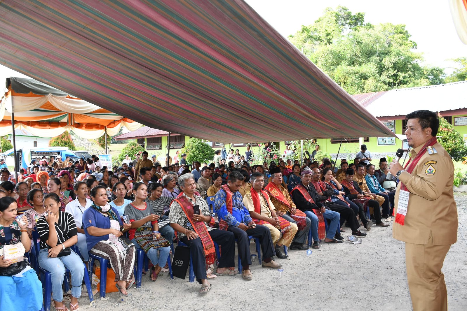 Bupati Samosir Ajak Masyarakat Desa Pardomuan Nauli, Gunakan Pupuk Organik