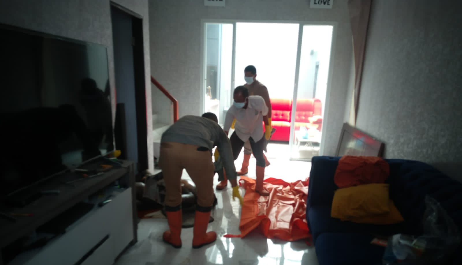 Sudah 7 Hari Tewas, Jasad Pria Tua Ditemukan di Rumahnya