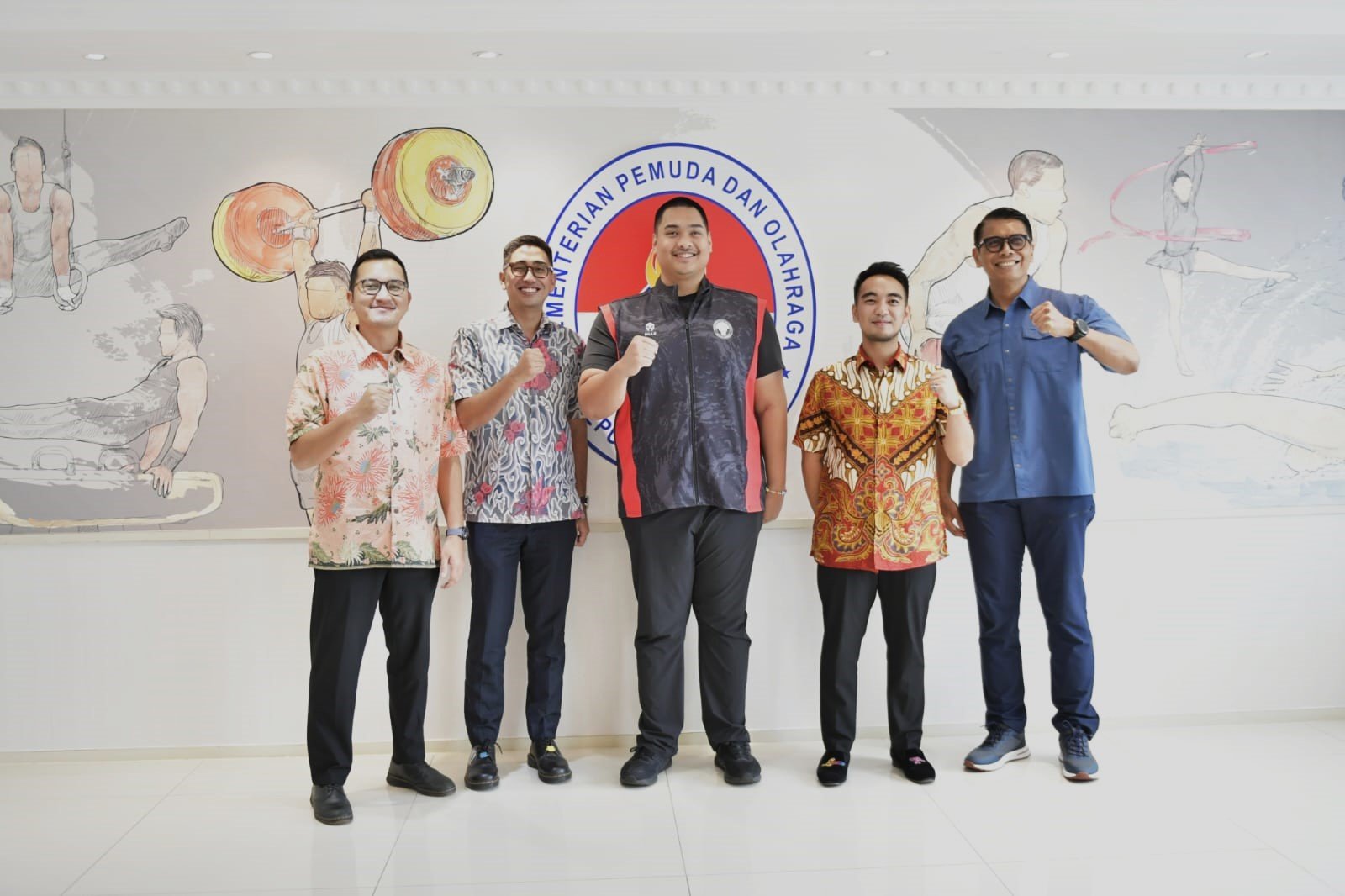 Menpora Dito Dukung Pembalap Glenn Nirwan Ikuti Supercheap Auto TCR Australia Series 2024