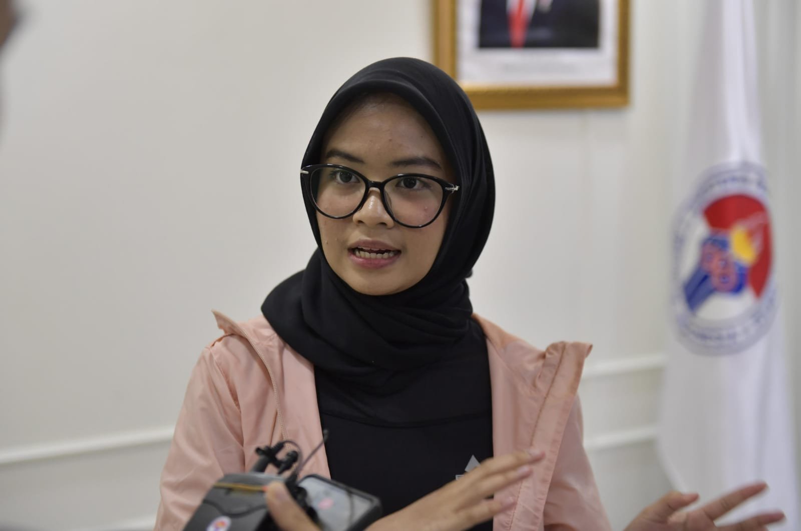 Khansa Syahlaa Perempuan 18 Tahun Berhasil Kibarkan Merah Putih di 89 Puncak Gunung di Dunia