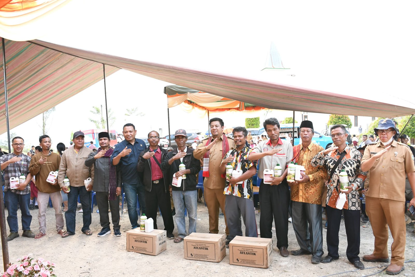Berkantor di Desa Palipi, Bupati Samosir Ajak Masyarakat Gunakan Pupuk Organik