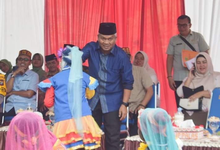 Plt Bupati Palas Disambut Dengan Meriah Pserta Pawai Ta’aruf MTQ KE 15 Kabupayen Palas Tahun 2024.