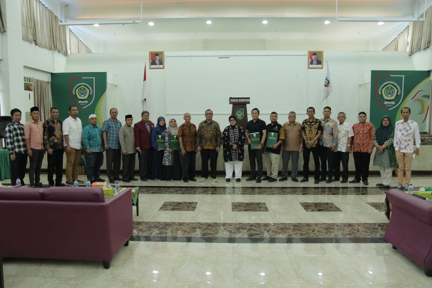 Yayasan UISU Serahkan 150 SK Tendik Tetap