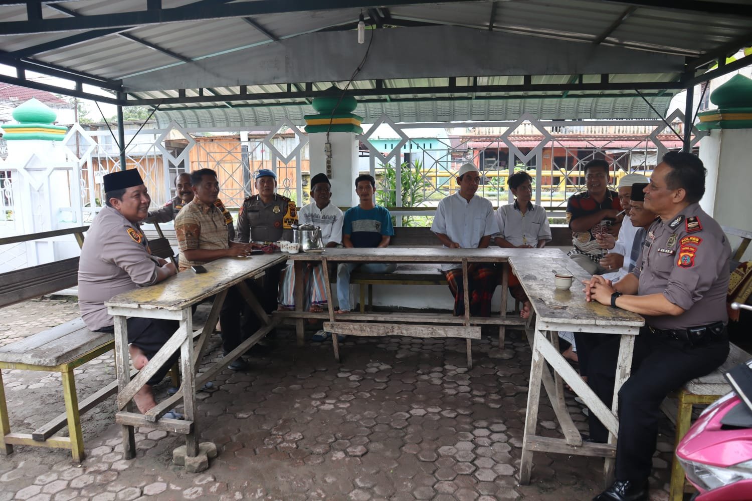 Jumat Curhat di Mesjid Raya Miftahul Jannah Sibuhuan, Kapolres Palas: Narkoba Musuh Kita Bersama