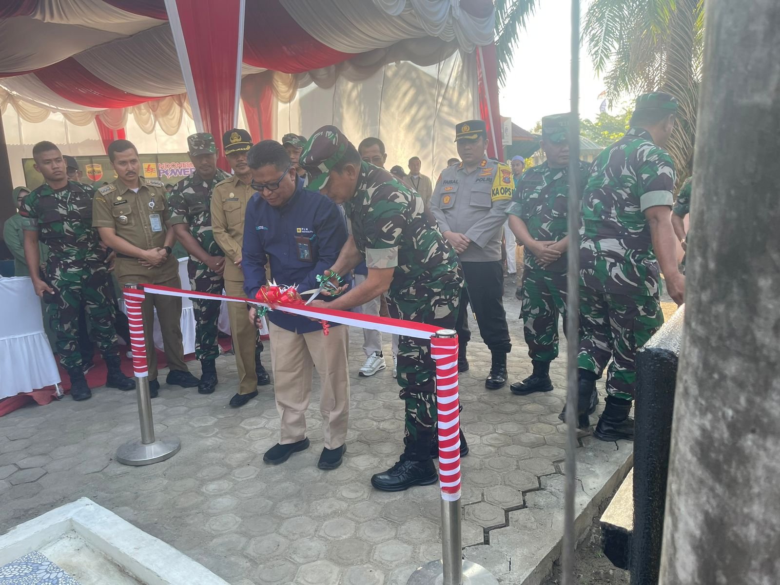 Dalam Rangka Gerakan TNI Manunggal Adakan Air Bersih Dan Bakti Sosial